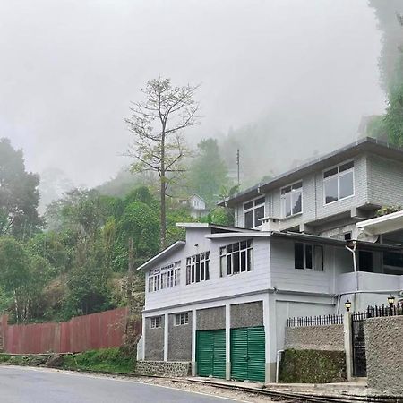 Williams Homestay Kurseong Экстерьер фото