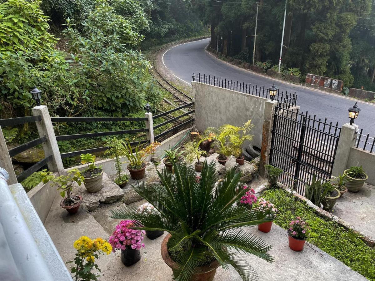 Williams Homestay Kurseong Экстерьер фото